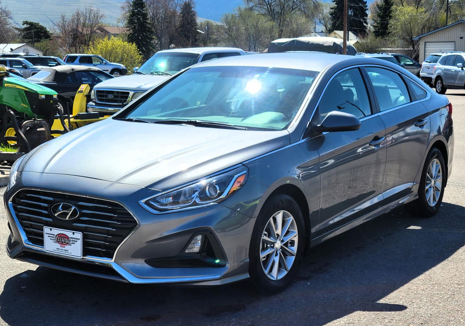 2018 Grey /Black Hyundai Sonata SE (5NPE24AF5JH) with an 2.4L I4 engine, 6 Speed Automatic transmission, located at 450 N Russell, Missoula, MT, 59801, (406) 543-6600, 46.874496, -114.017433 - Beautiful Sedan with only 15,600 Miles. 2.4L I4 Engine. 6 Speed Automatic Transmission. Bluetooth. Backup Camera. Air. Cruise. Tilt. power Windows and Locks. - Photo#1